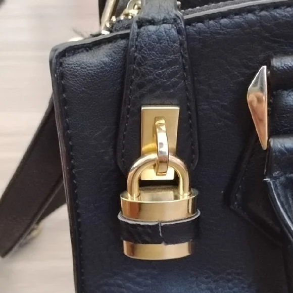 Black Women's Leather Satchel Handbag with Gold Hardware - Picture 11 of 11